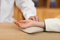 脈動性耳鳴中醫療法全指南:草本保健的有效解決方案